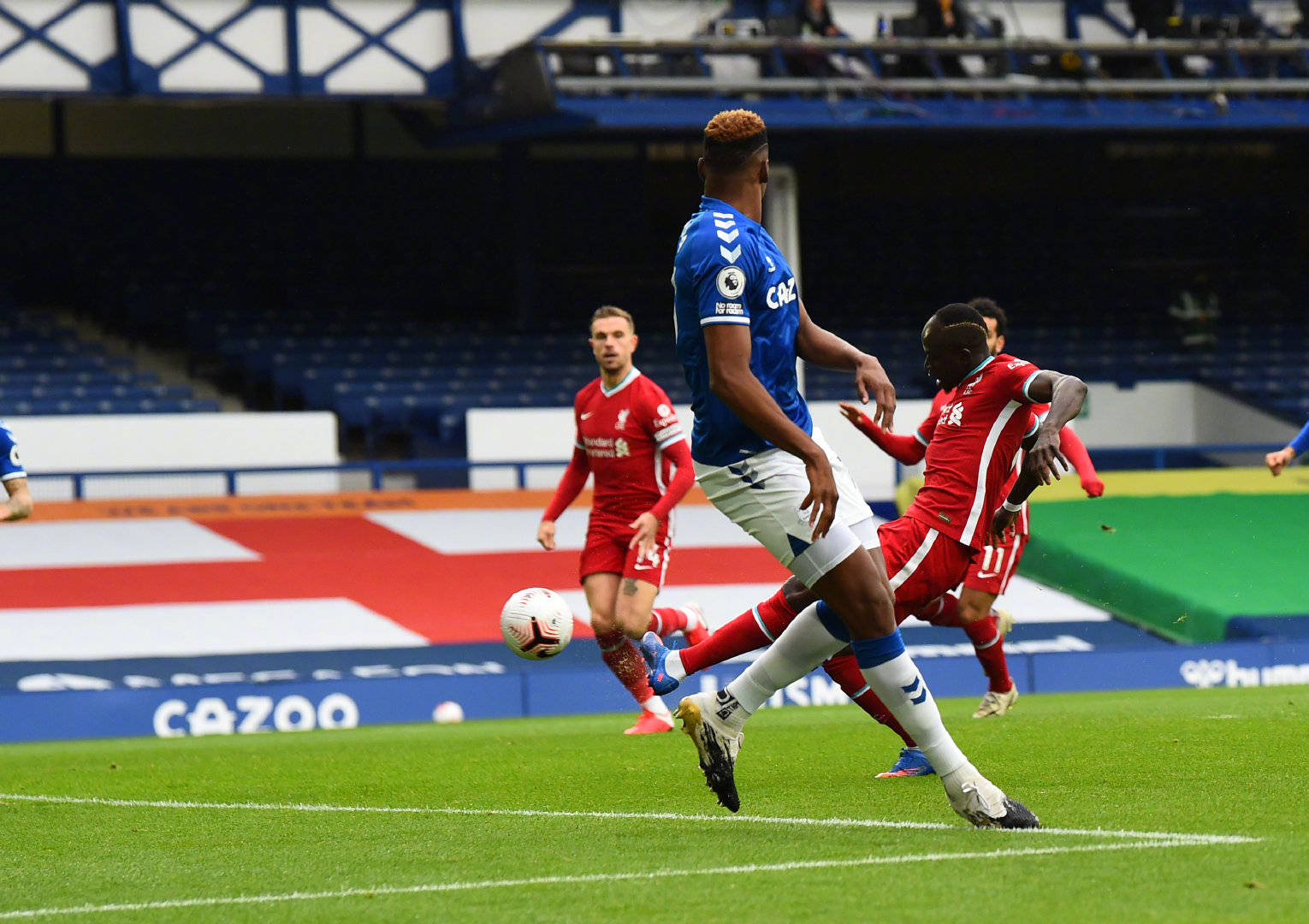 雷霆的内线 雷霆的内线