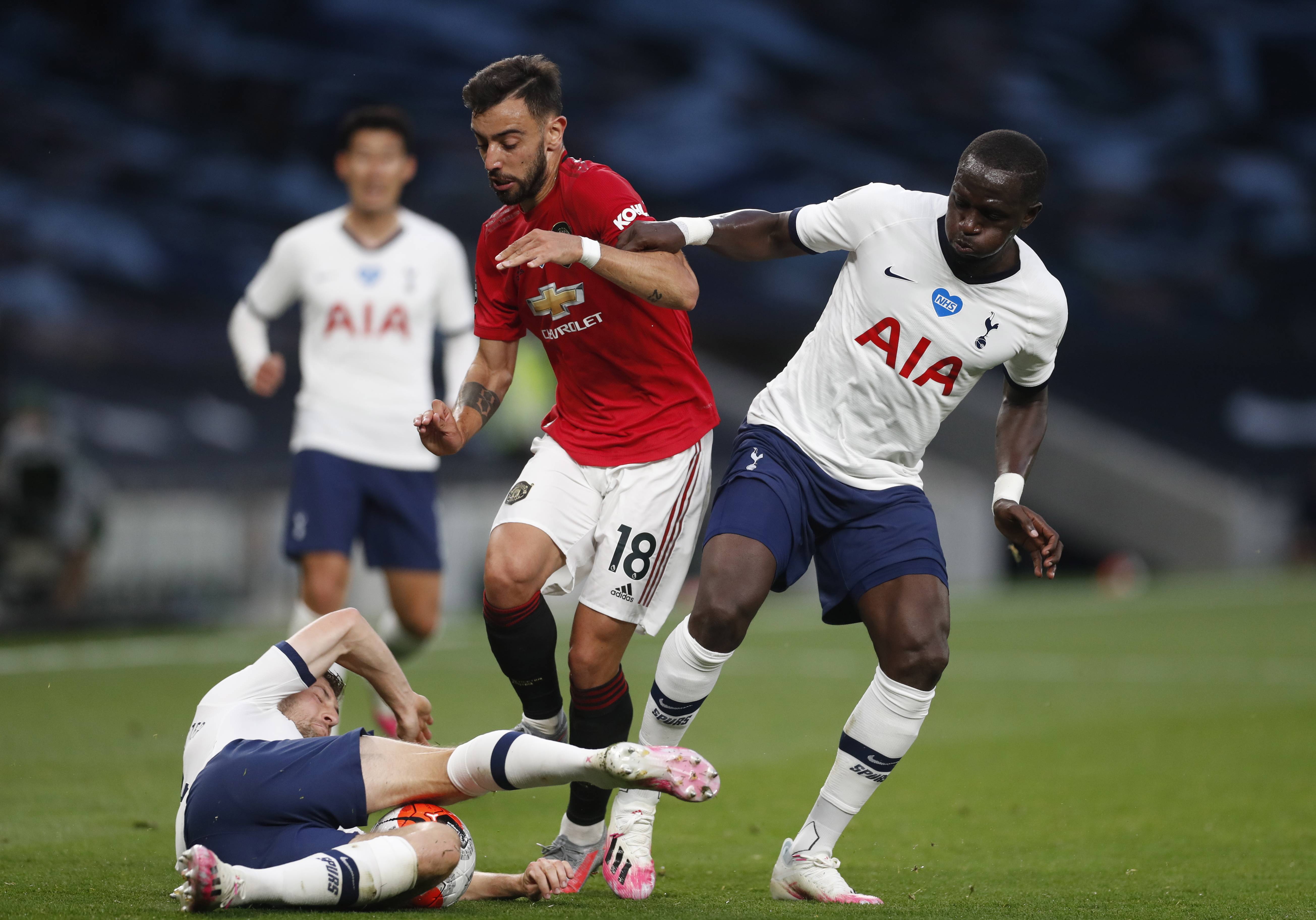 将比分紧咬 将比分紧咬