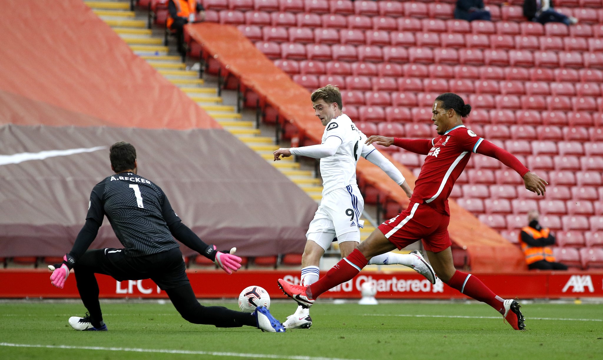 他就展现出 他就展现出